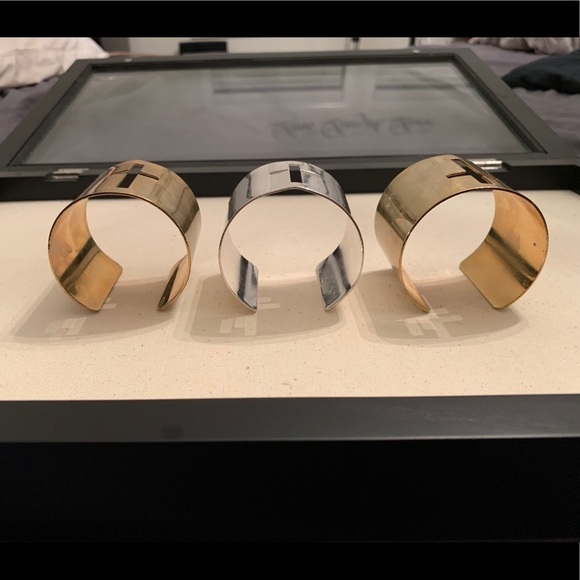 Q) Cross bracelet - Picture 6 of 9